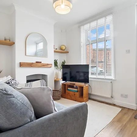 5 Nelson Street Stylish 2-bed Near The Centre - Pass The Keys * York