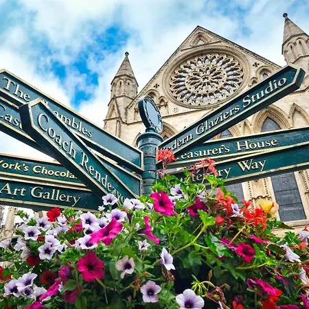 5 Nelson Street Stylish 2-bed Near The Centre - Pass The Keys Ferienhaus *