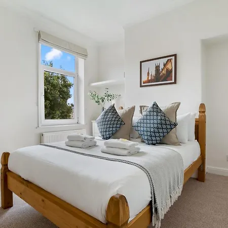 Stylish Near Centre - Pass The Keys Holiday home