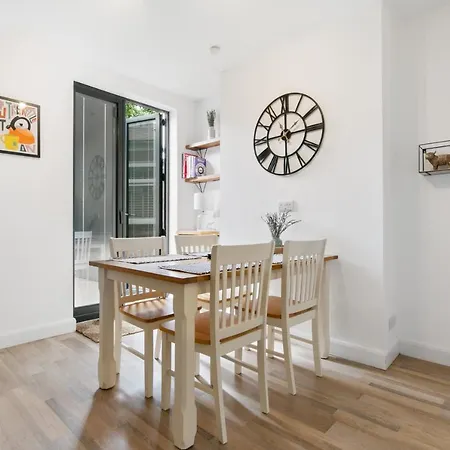 Casa de Férias 5 Nelson Street Stylish 2-bed Near The Centre - Pass The Keys *