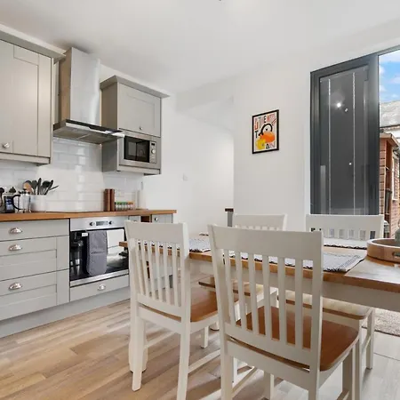 Casa de Férias 5 Nelson Street Stylish 2-bed Near The Centre - Pass The Keys