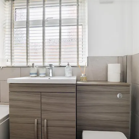 5 Nelson Street Stylish 2-bed Near The Centre - Pass The Keys *